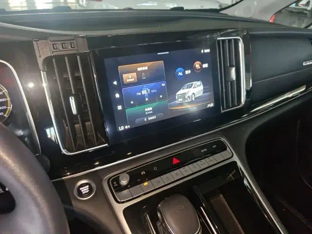 GAC Trumpchi M8 — Фото автомобиля 12