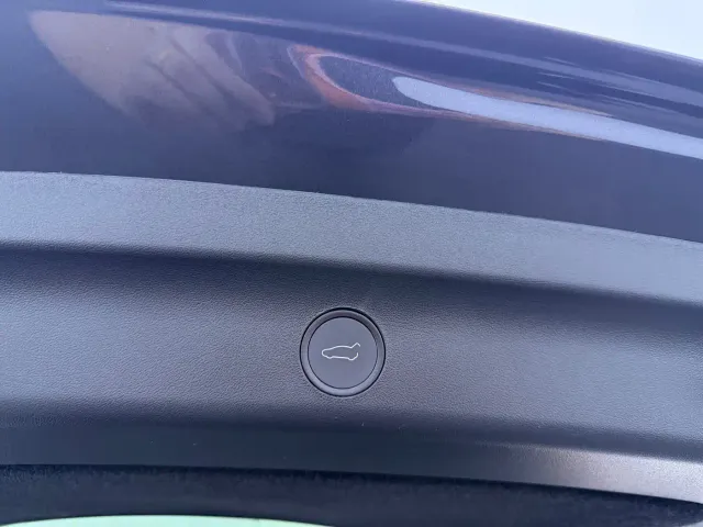 Tesla Model Y — Фото автомобиля 12