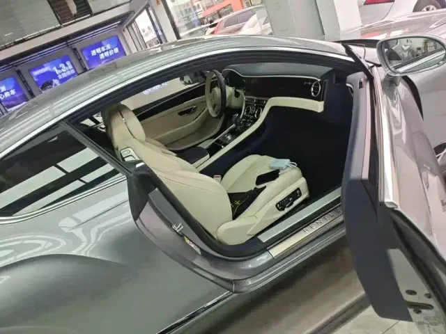 Bentley Continental — Фото автомобиля 12