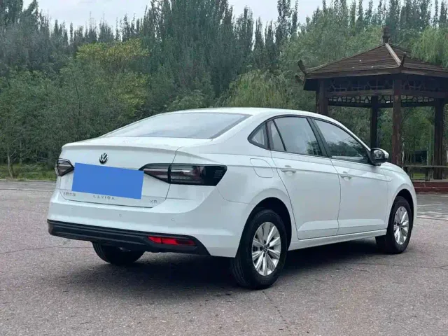 Volkswagen Lavida — Фото автомобиля 4