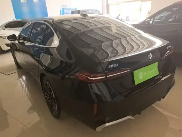 BMW 5 Series — Фото автомобиля 4
