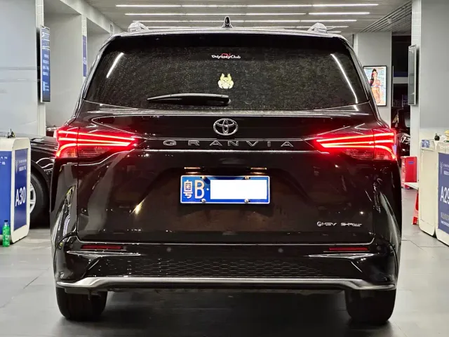 Toyota Granvia — Фото автомобиля 3