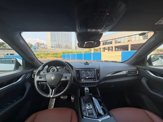 Maserati Levante — Фото автомобиля 5