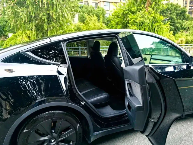 Tesla Model Y — Фото автомобиля 8