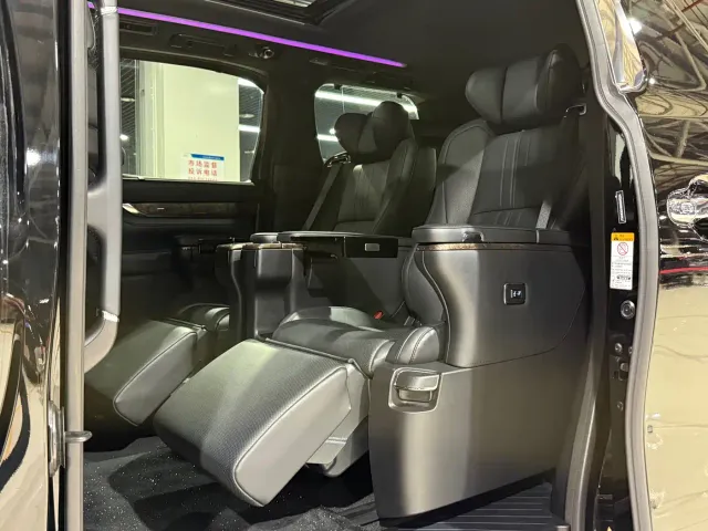 Toyota Alphard — Фото автомобиля 6