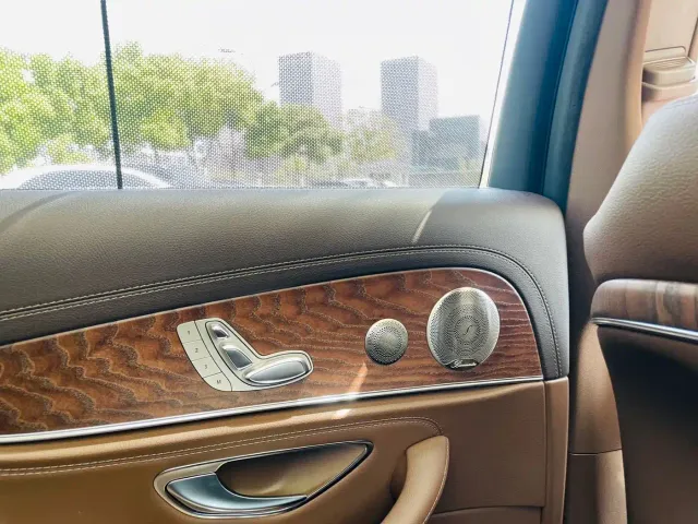 Mercedes-Benz E-Class — Фото автомобиля 11