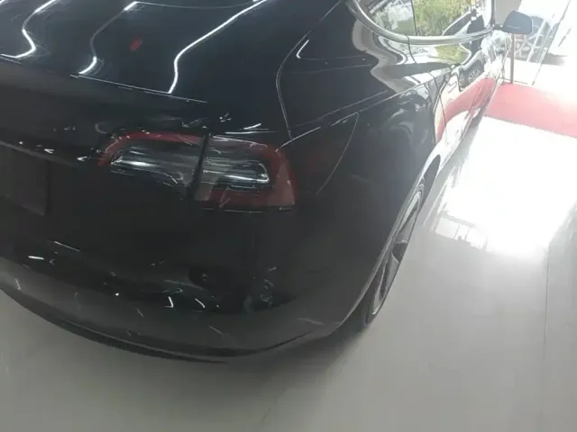 Tesla Model 3 — Фото автомобиля 7