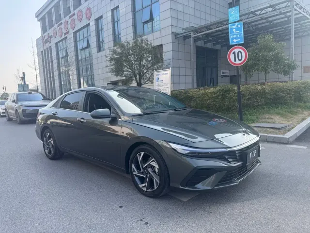 Hyundai Elantra — Фото автомобиля 3