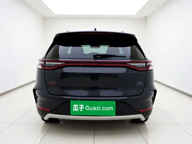 BYD Tang — Фото автомобиля 5