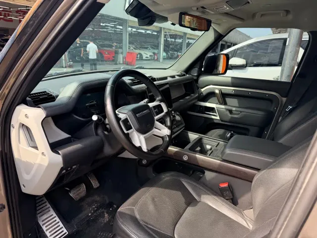 Land Rover Defender — Фото автомобиля 4