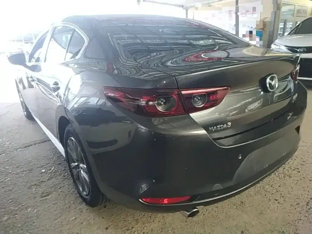 Mazda Axela — Фото автомобиля 4