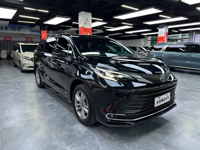 Toyota Sienna — Фото автомобиля 3