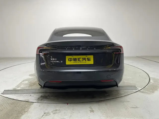Tesla Model 3 — Фото автомобиля 15