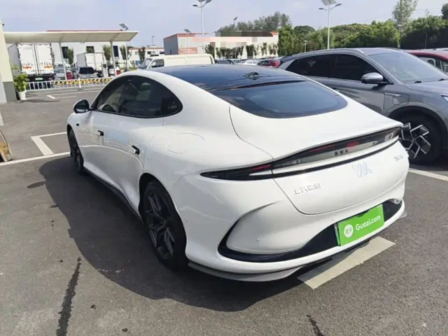 IM Motors L6 — Фото автомобиля 4