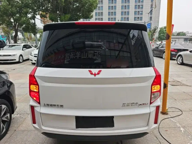 Wuling Hongguang Plus — Фото автомобиля 5