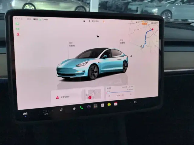 Tesla Model 3 — Фото автомобиля 14