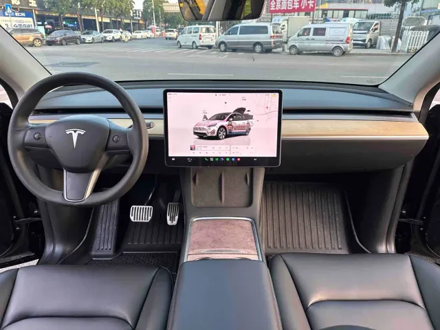 Tesla Model Y — Фото автомобиля 15