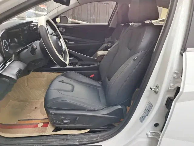 Hyundai Elantra — Фото автомобиля 11