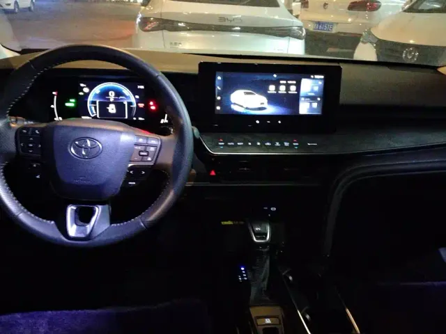 Toyota Camry — Фото автомобиля 12