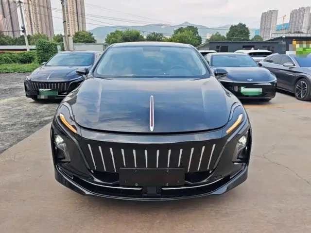 Hongqi E-QM5 — Фото автомобиля 2