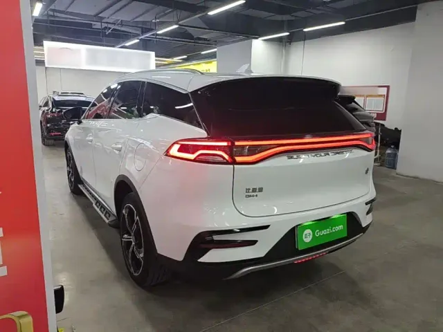BYD Tang — Фото автомобиля 4