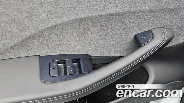 Tesla Model 3 — Фото автомобиля 8