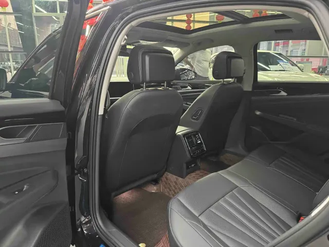Volkswagen Passat — Фото автомобиля 6
