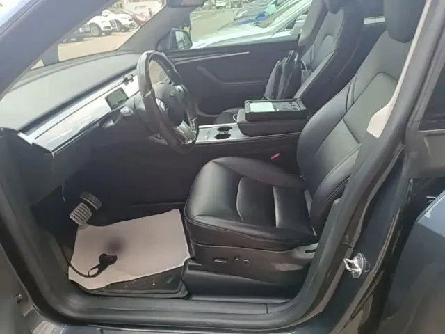 Tesla Model Y — Фото автомобиля 14