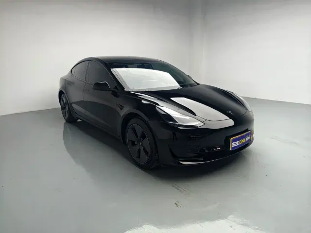 Tesla Model 3 — Фото автомобиля 2
