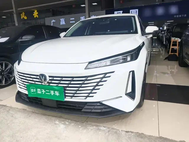 Changan Eado — Фото автомобиля 23