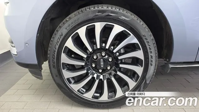 Lincoln Navigator — Фото автомобиля 5