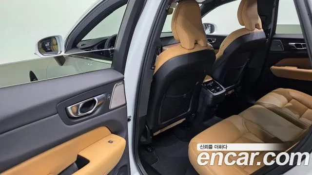 Вольво XC60 — Фото автомобиля 17