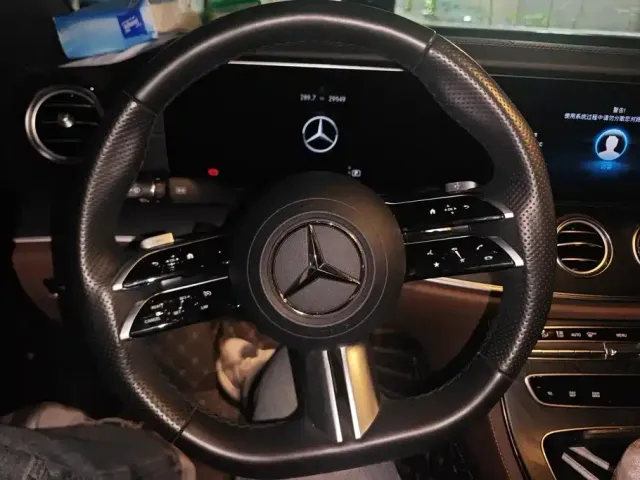 Mercedes-Benz E-Class — Фото автомобиля 15
