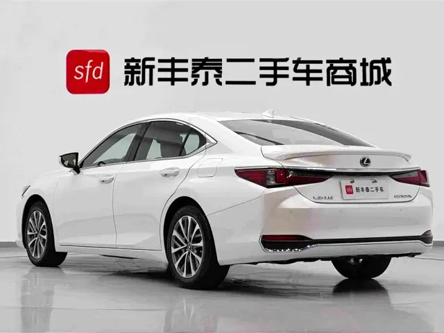 Lexus ES — Фото автомобиля 6
