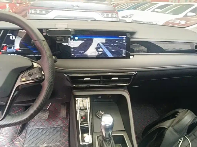 Roewe i5 — Фото автомобиля 12