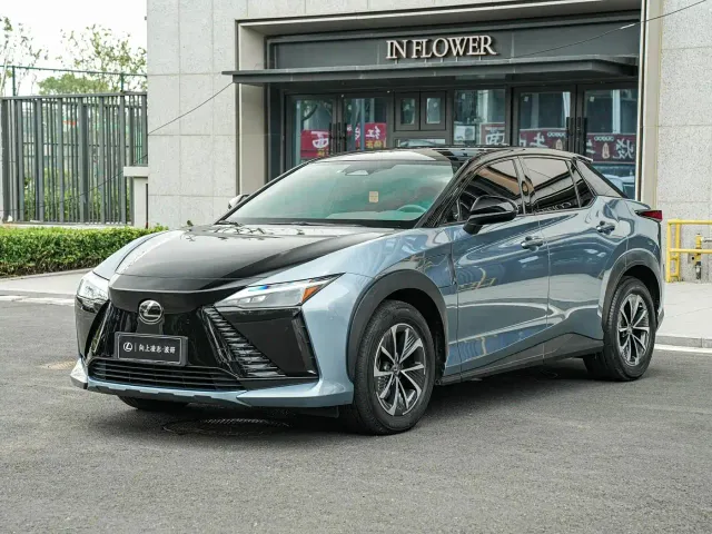 Фотография автомобиля — Lexus RZ