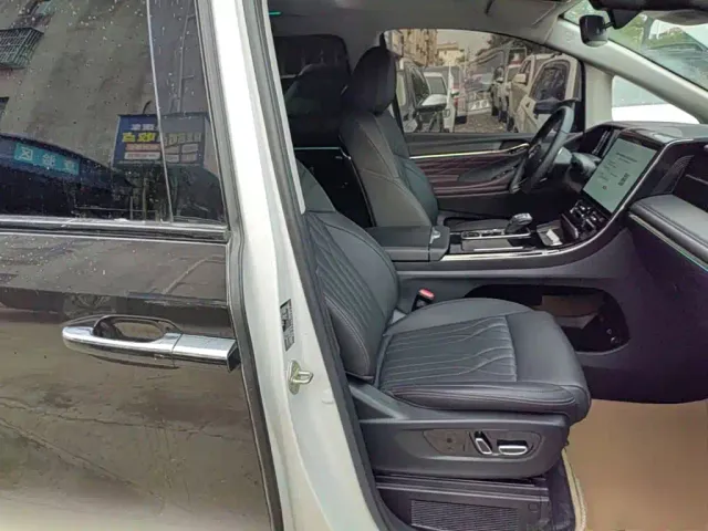GAC Trumpchi M8 — Фото автомобиля 24