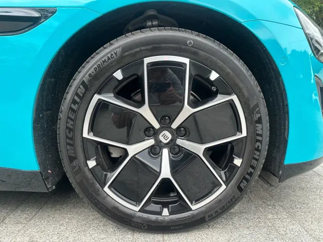 Xiaomi SU7 — Фото автомобиля 23