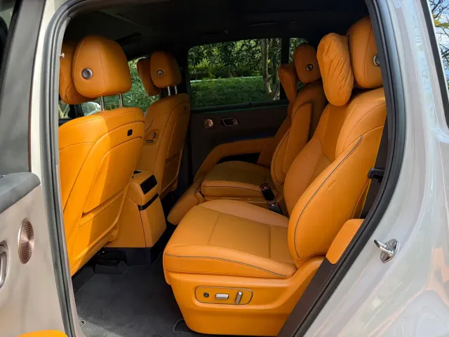 Li Auto i8 — Фото автомобиля 6