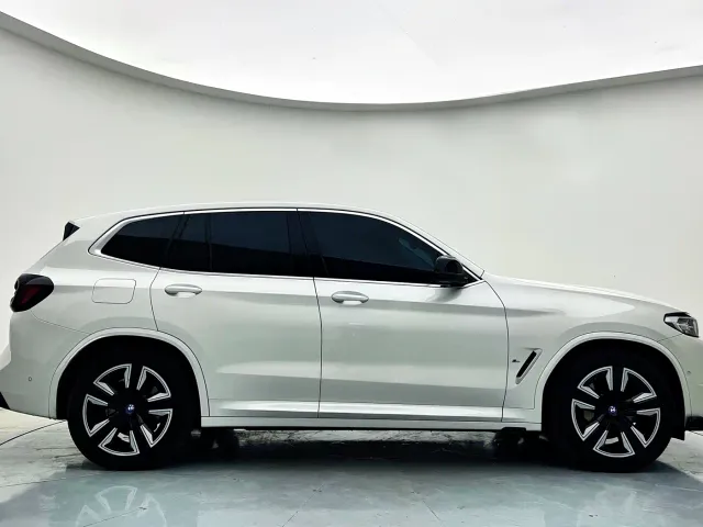 BMW iX3 — Фото автомобиля 5