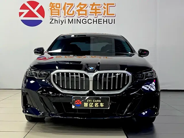 BMW 5 Series — Фото автомобиля 2