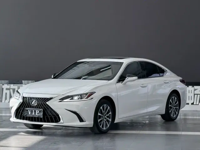 Фотография автомобиля — Lexus ES