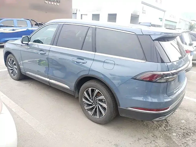 Lincoln Aviator — Фото автомобиля 4