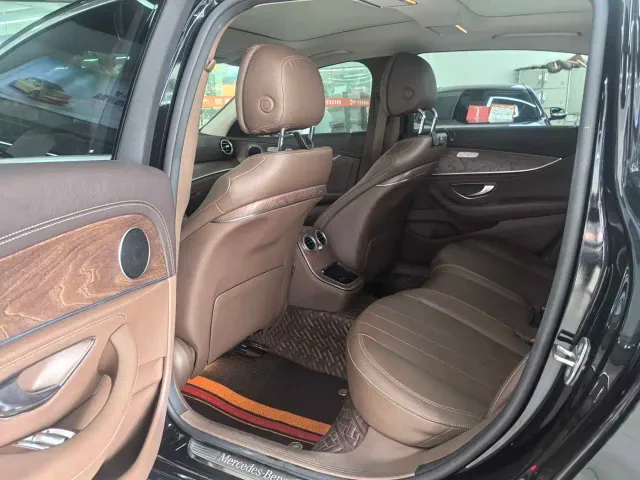 Mercedes-Benz E-Class — Фото автомобиля 8