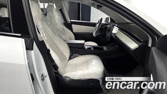 Tesla Model Y — Фото автомобиля 16