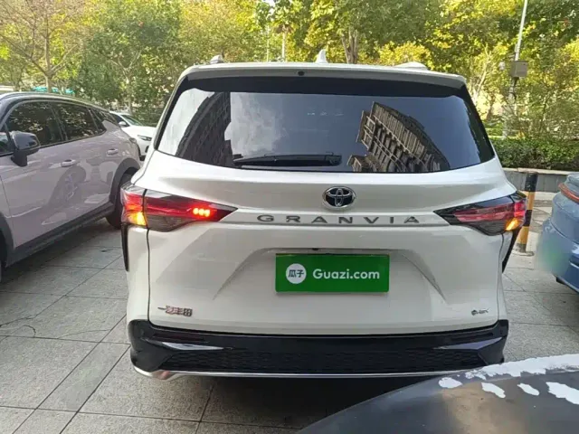 Toyota Granvia — Фото автомобиля 5