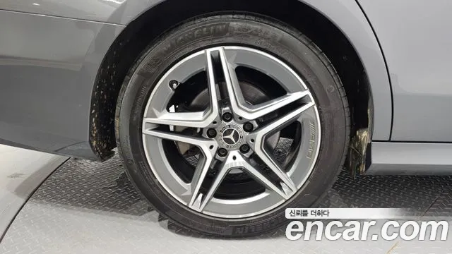 Mercedes-Benz E-Class — Фото автомобиля 17