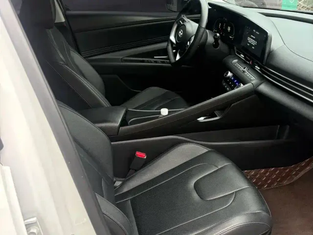 Hyundai Elantra — Фото автомобиля 8