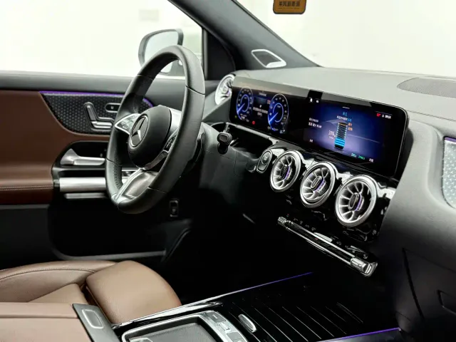 Mercedes-Benz EQA — Фото автомобиля 15
