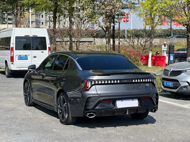 Lynk & Co 03 — Фото автомобиля 3